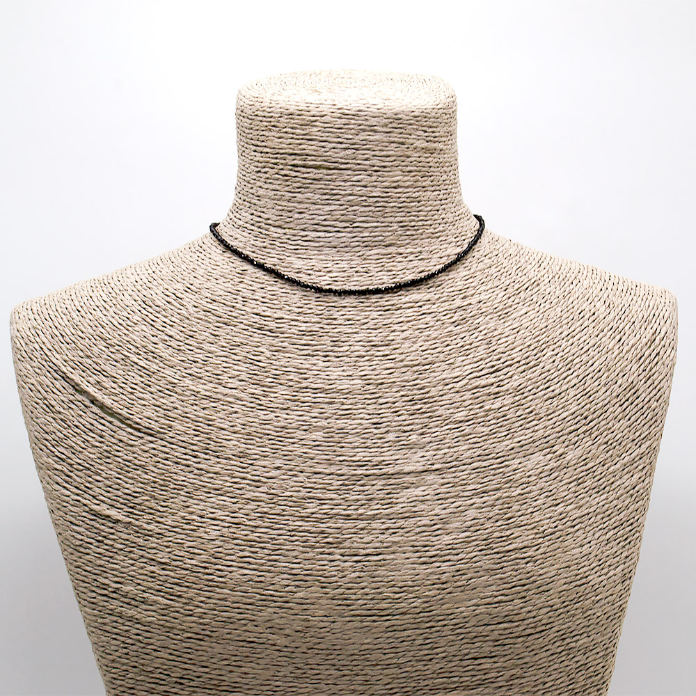 Фото товара бусы-чокер из ювелирного стекла цвет черный 2 мм грань