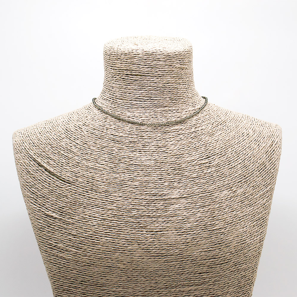 Фото товара бусы-чокер из ювелирного стекла цвет серый 2 мм грань