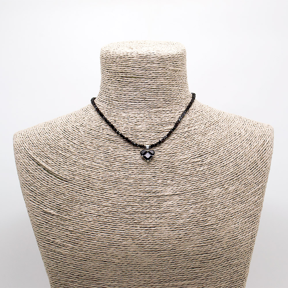 Бусы-чокер из циркона черного 4*3 мм с подвеской "Сердце"