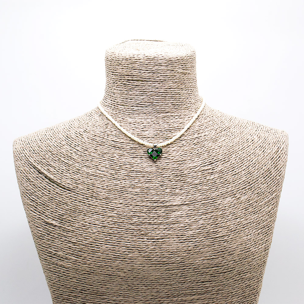 Бусы-чокер из майорки с подвеской "Сердце" из циркона цвет зеленый)