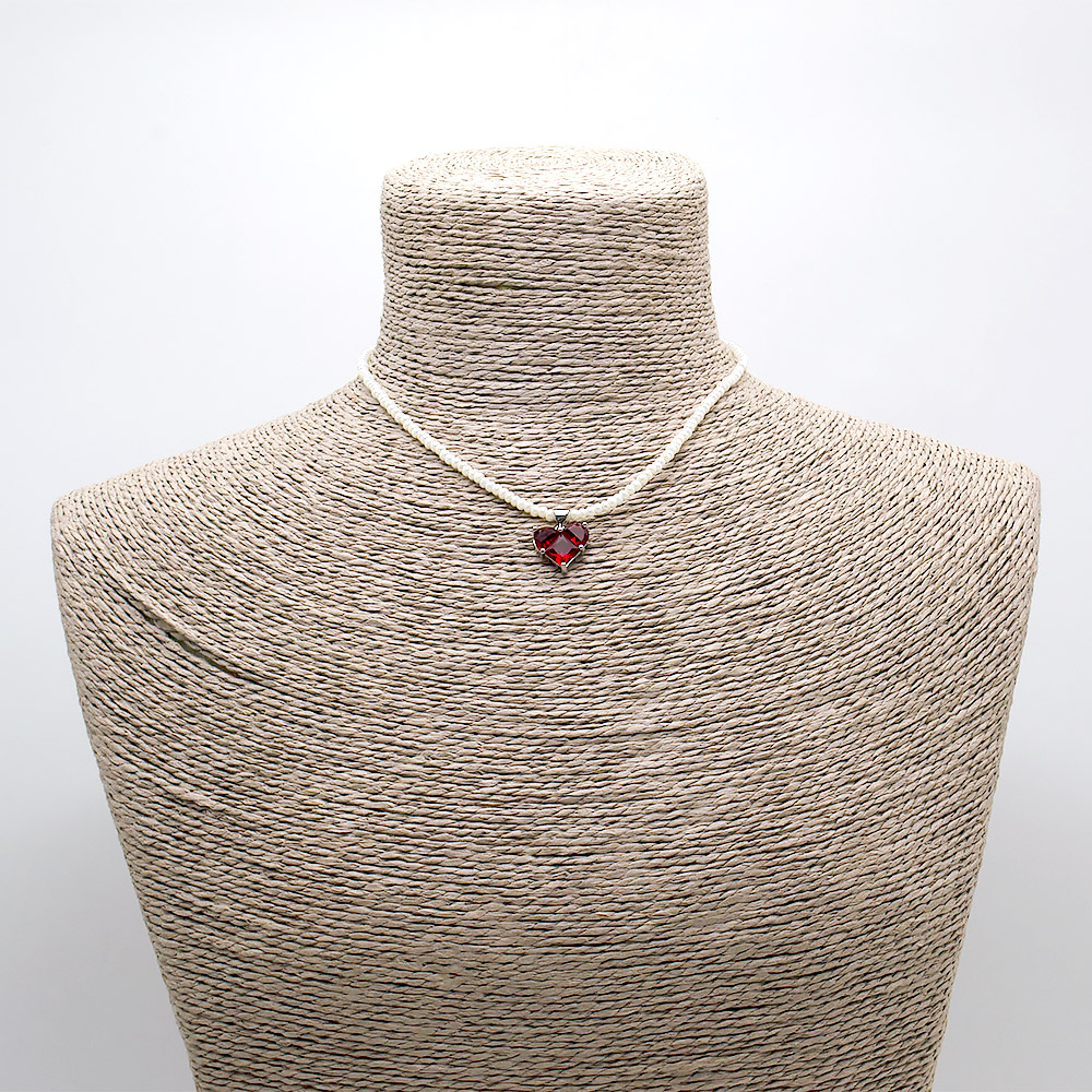 Бусы-чокер из майорки с подвеской "Сердце" из циркона цвет красный)