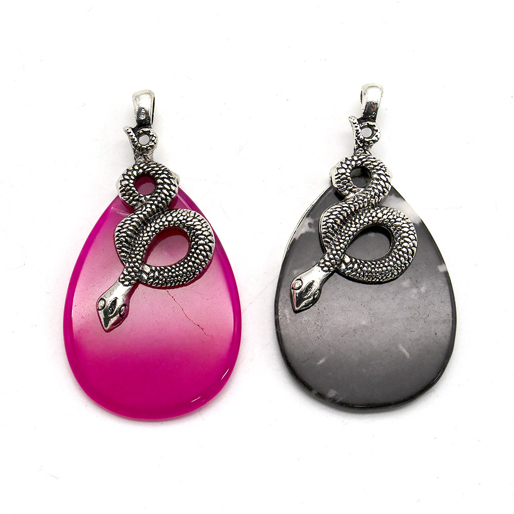 Фото товара кулон из агата "змея на камне" 68*35 мм