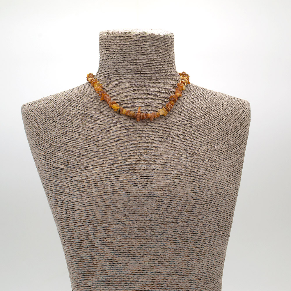 Фото товара бусы из янтаря необработанного