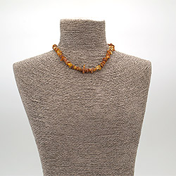 Фото товара бусы из янтаря необработанного