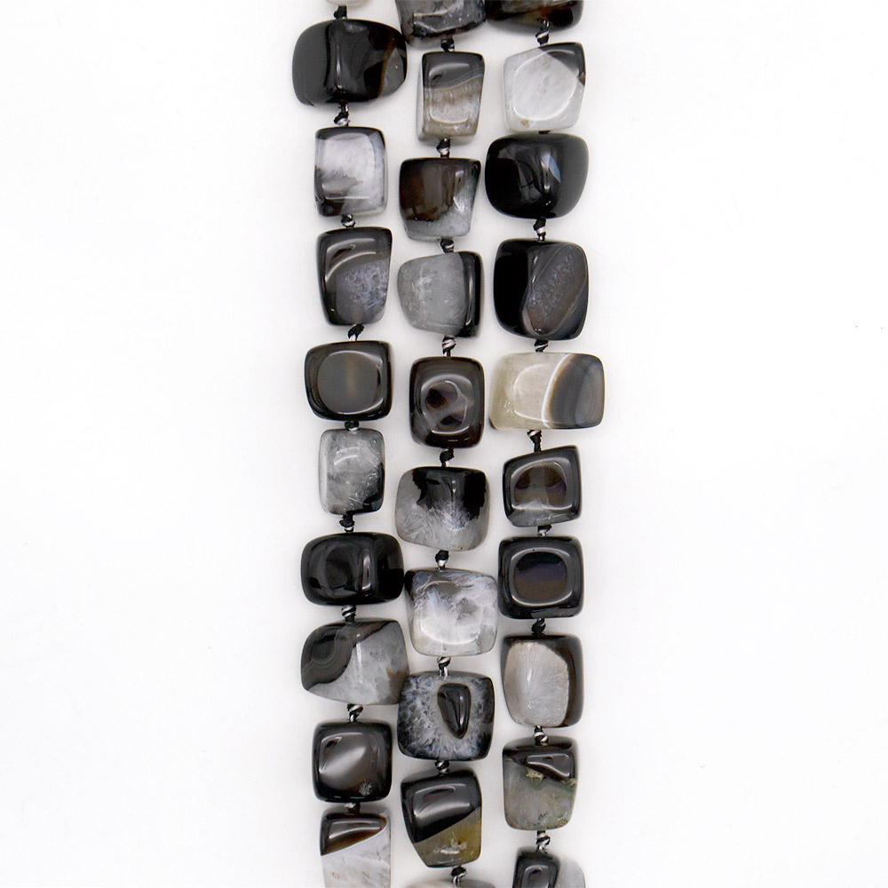 Фото товара агат черный с кварцем белым галтовка крупная