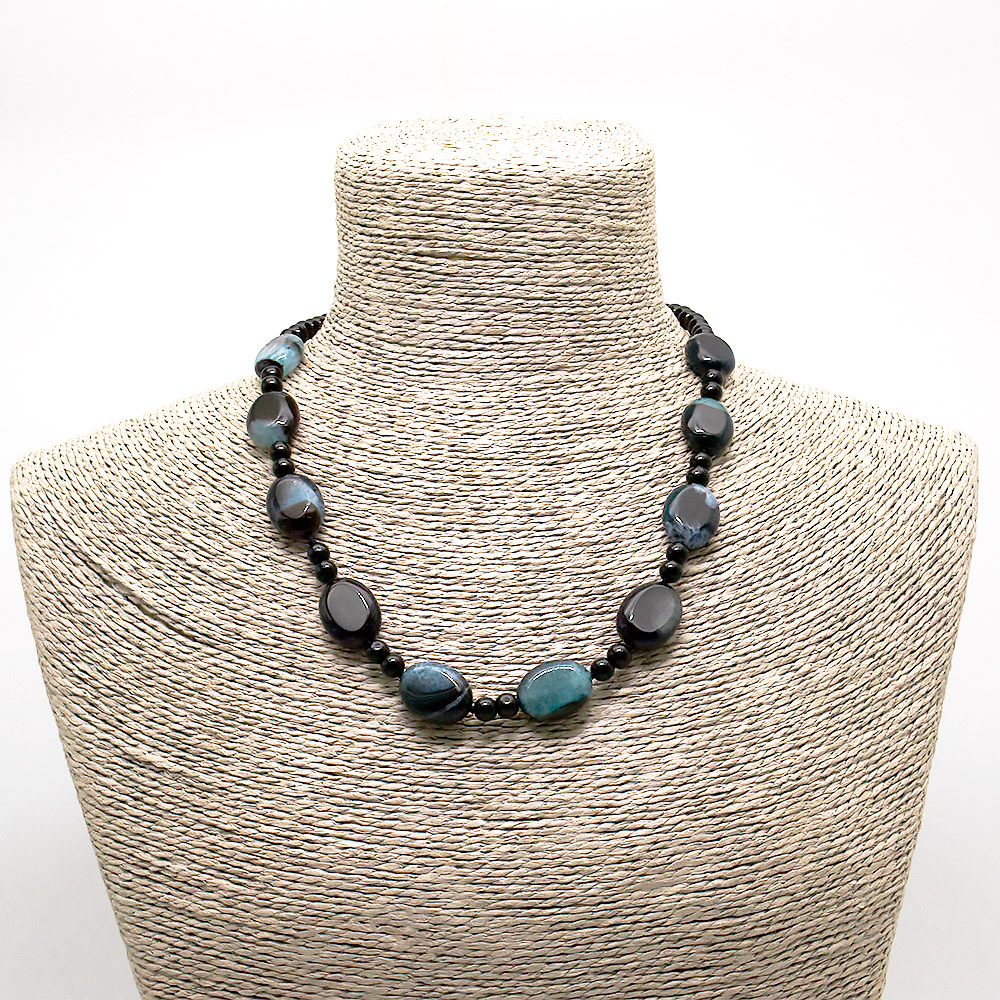 Фото товара бусы из агата с кварцем тонированным голубым таблетка овальная 20*15 мм