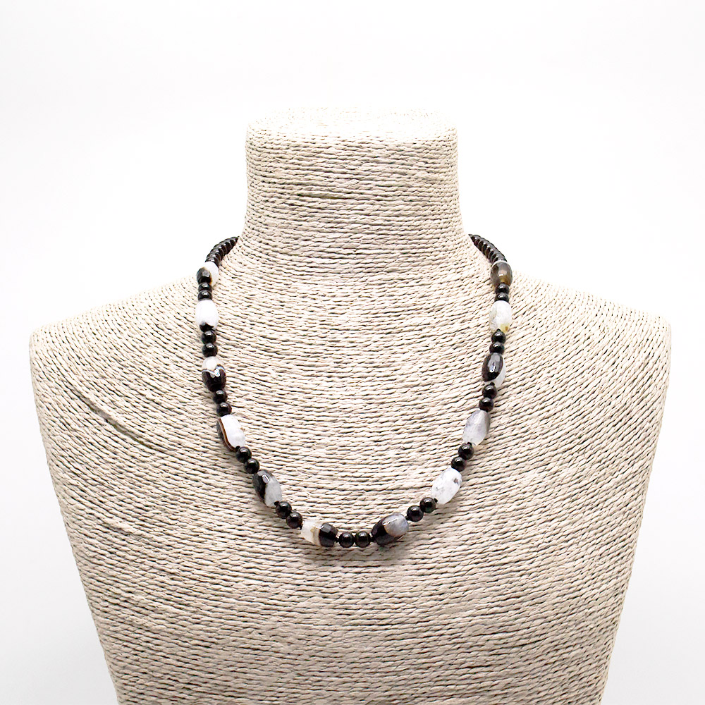 Фото товара бусы из агата черного с кварцем бочонок грань 14*10 мм