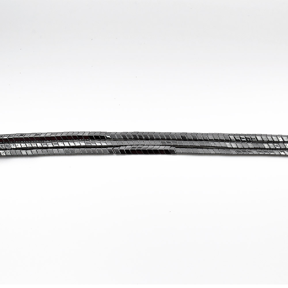 Гематит стрелка объемная 4*2 мм