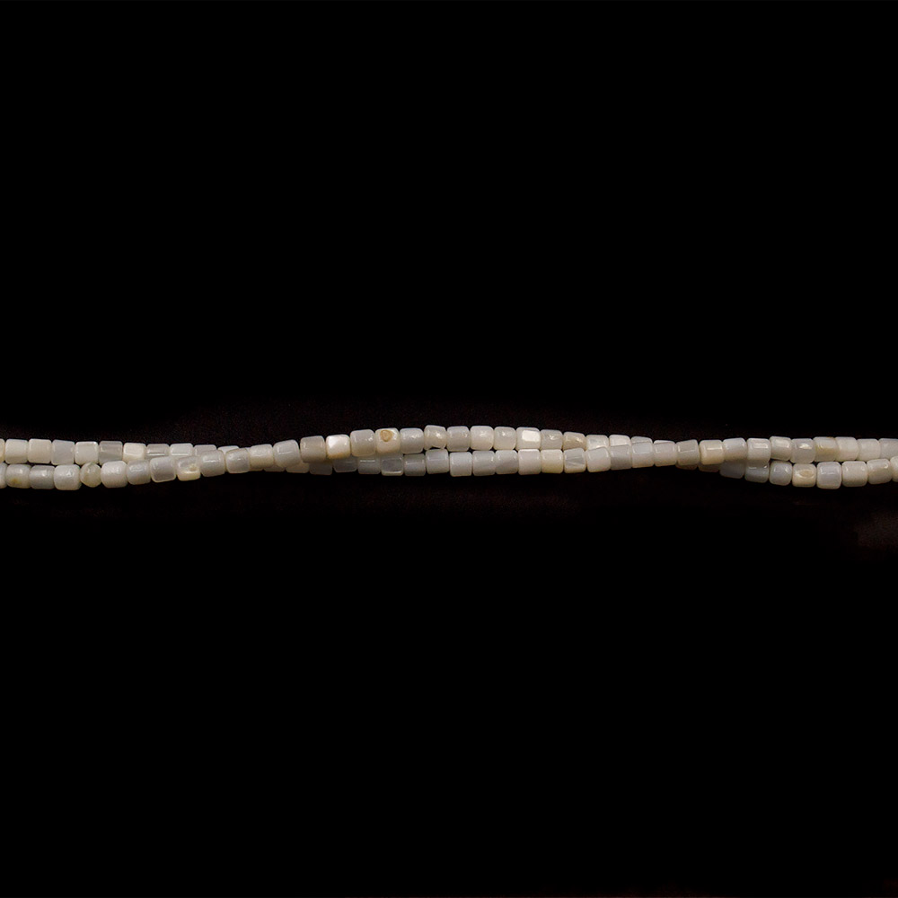 Фото товара перламутр белый цилиндр 3*3 мм