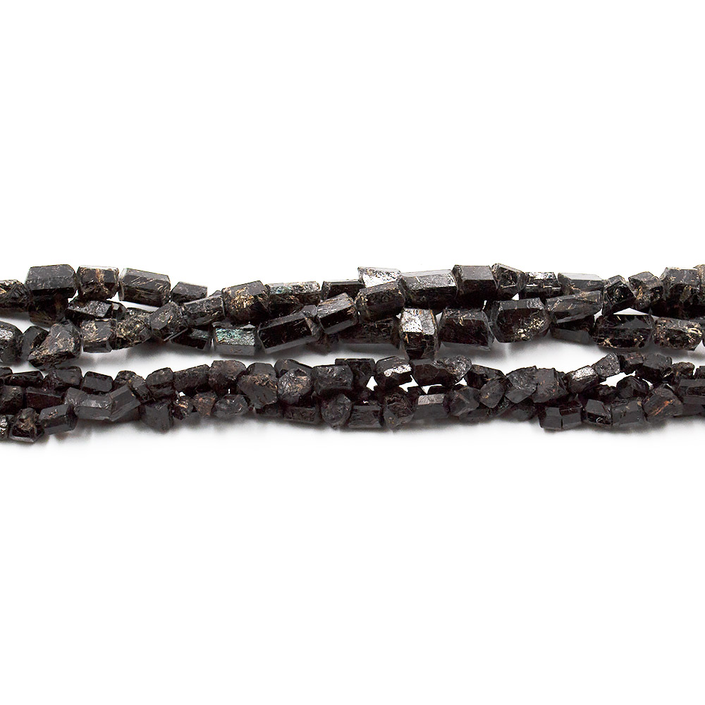 Фото товара турмалин черный необработаный