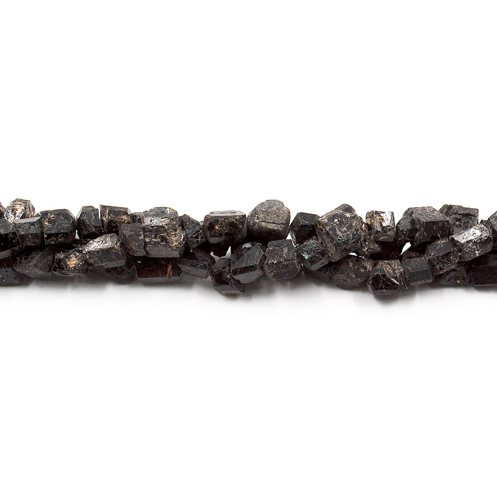 Фото товара турмалин черный необработаный от 4*7 мм до 9*10 мм