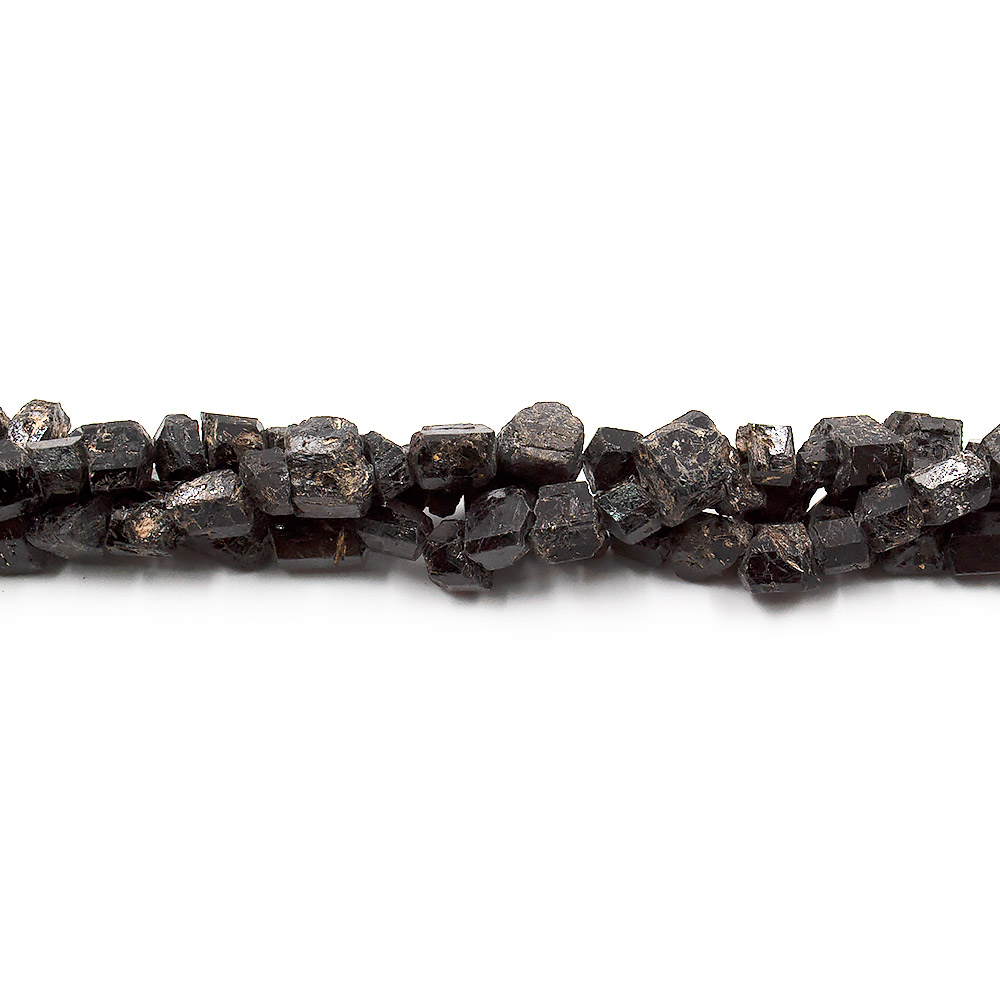 Турмалин черный необработаный от 4*7 мм до 9*10 мм