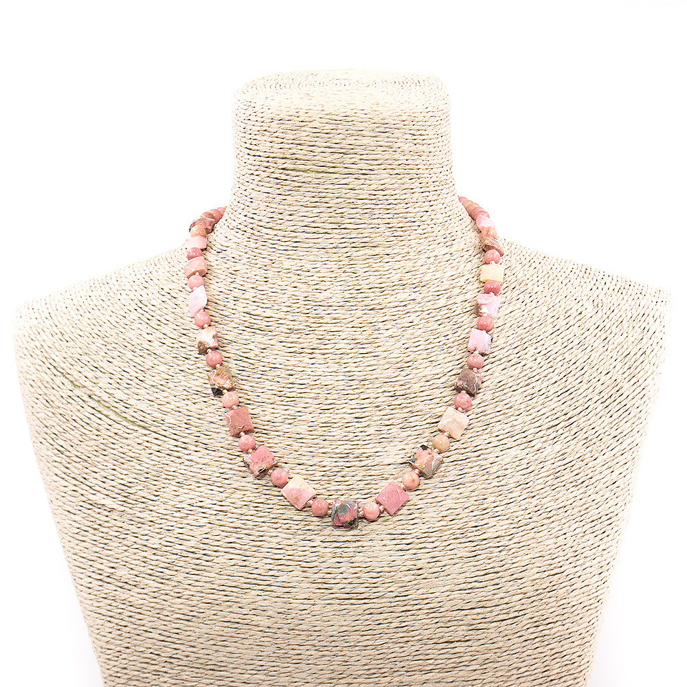 Бусы из родонита квадрат грань 10мм