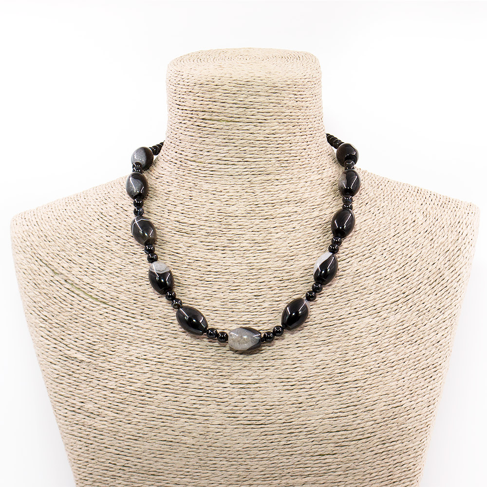 Фото товара бусы из агата черного с кварцем бочонок 19*14 мм