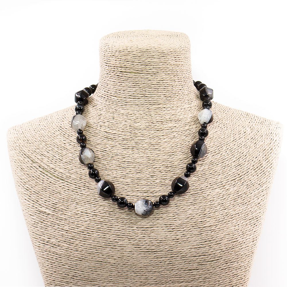 Фото товара бусы из агата черного с кварцем бочонок 17*15 мм граненый