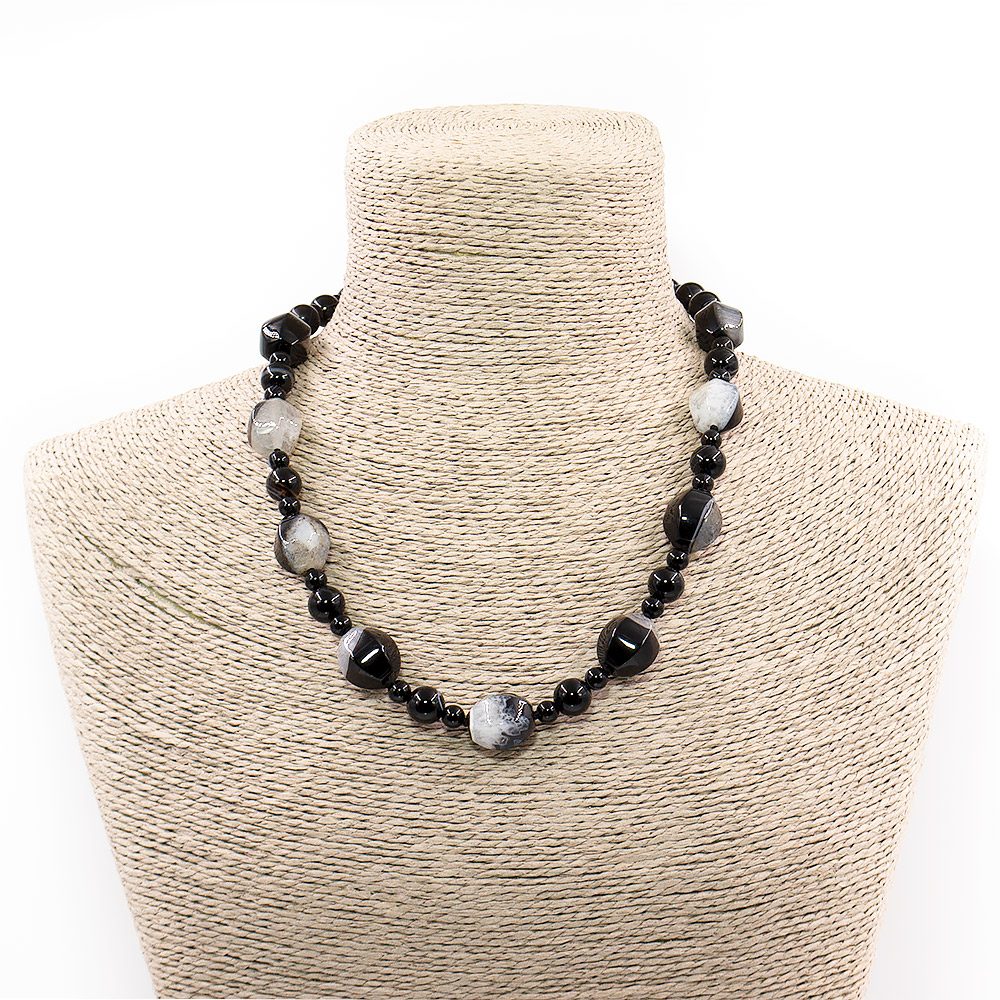 Бусы из агата черного с кварцем бочонок 17*15 мм граненый