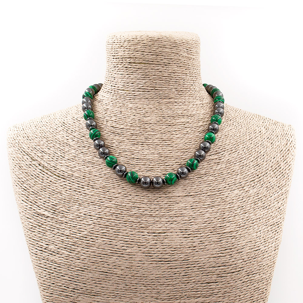 Фото товара бусы из малахита имитации с гематитом шар 10 мм