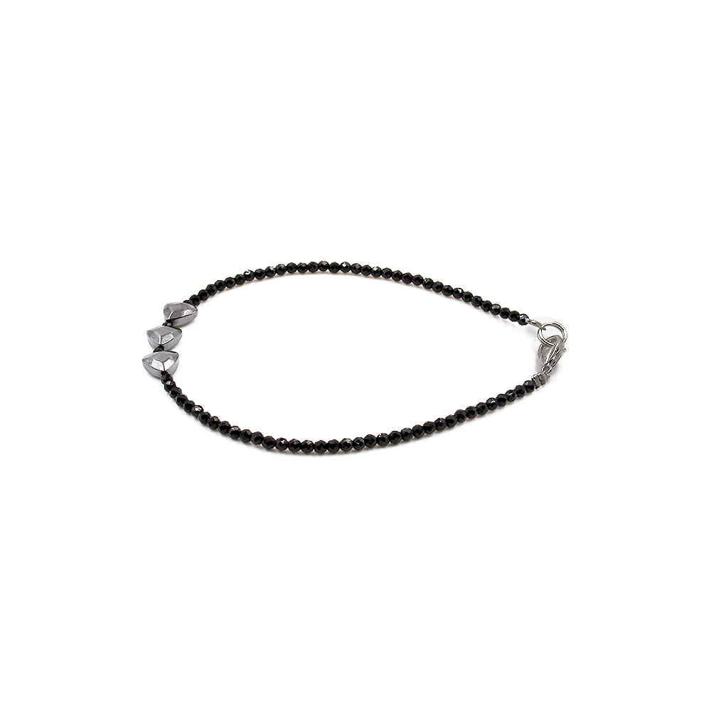 Фото товара браслет из шпинели синтетической черной 2 мм с сердечком граненым из гематита