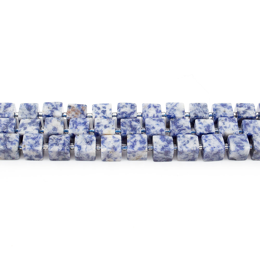 Содалит светлый кубик 8*8 мм