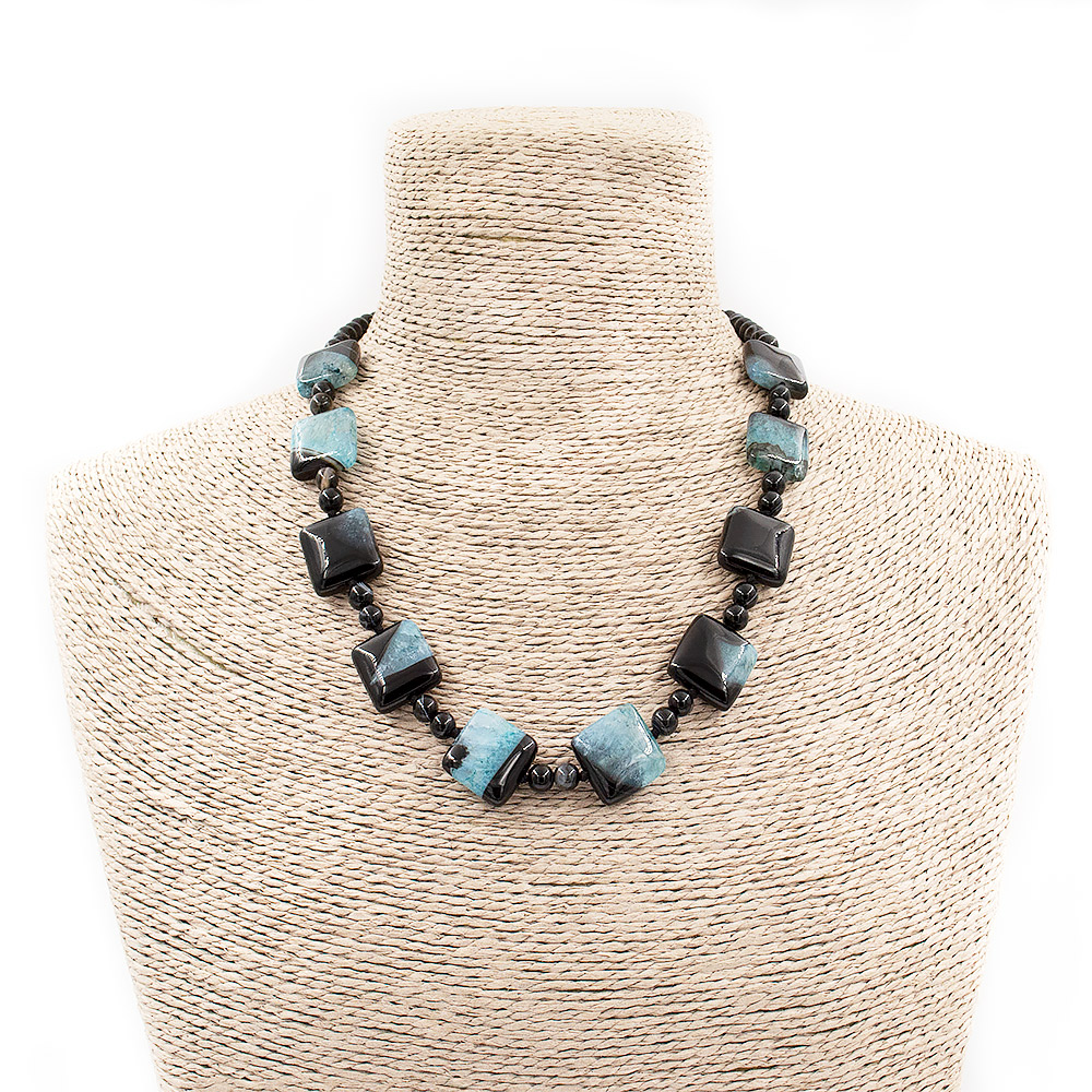 Бусы из агата черного с кварцем тонированным голубым квадрат плоский 18*18 мм