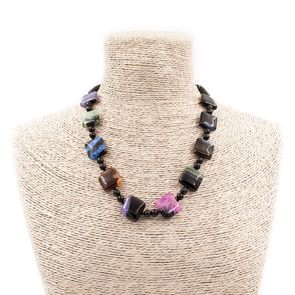 Фото товара бусы из агата черного с кварцем микс цветов квадрат плоский 18*18 мм