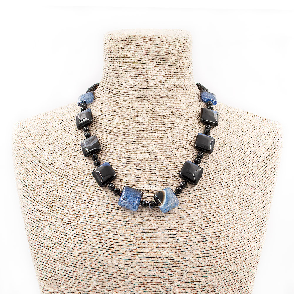 Бусы из агата черного с кварцем тонированным синим квадрат плоский 18*18 мм