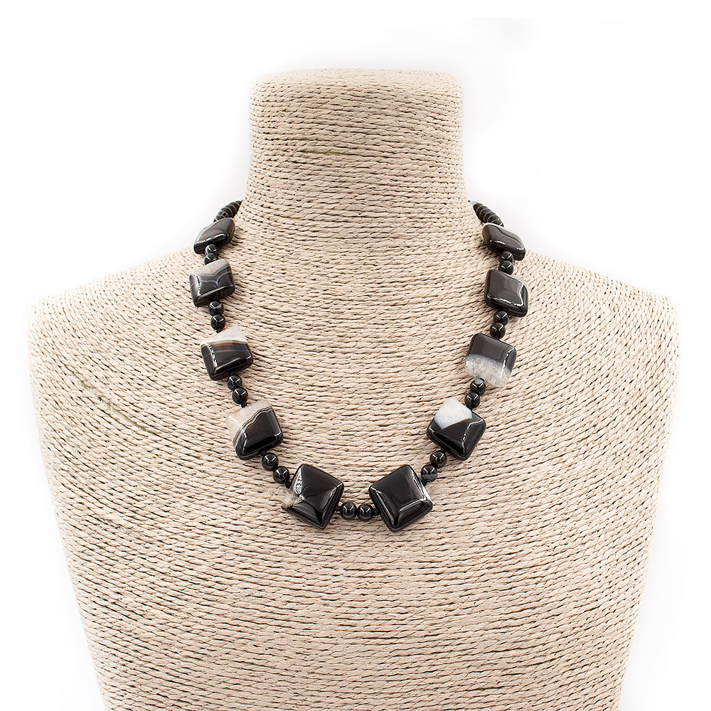 Бусы из агата черного с кварцем квадрат плоский 18*18 мм