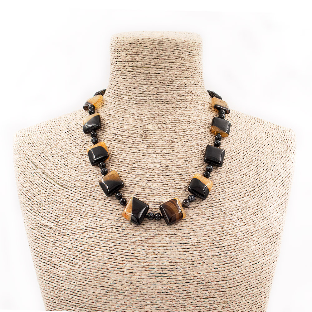 Фото товара бусы из агата черного с кварцем тонированным медовым квадрат плоский 18*18 мм