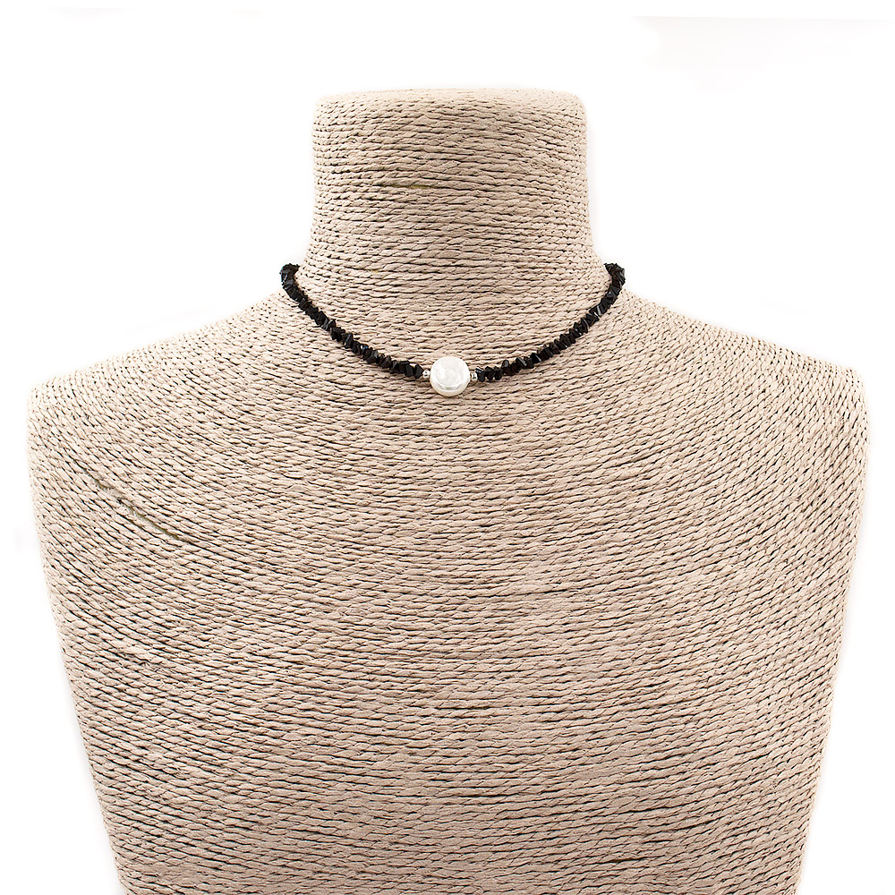 Бусы-чокер из циркона "Елочка" 4*3 мм цвет черный алмазная грань с майоркой "Пуговица"12 мм