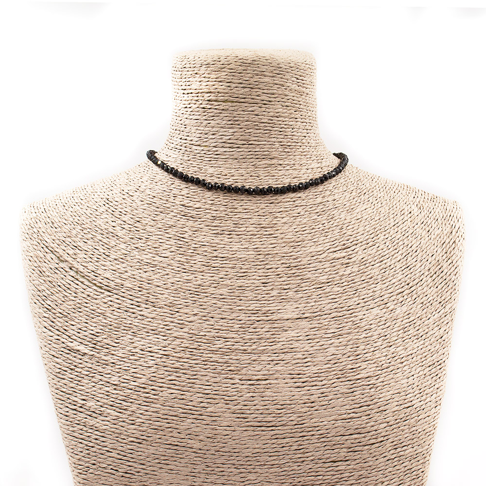 Фото товара бусы-чокер из шпинели черной синтетической в.с. шар 4 мм грань