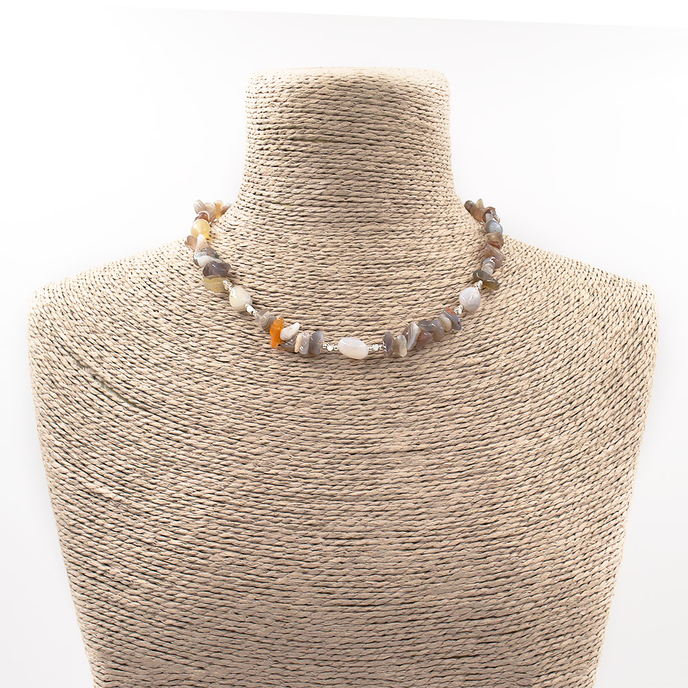 Фото товара бусы-чокер из агата ботсвана крошка с галтовкой и вставками из гематита