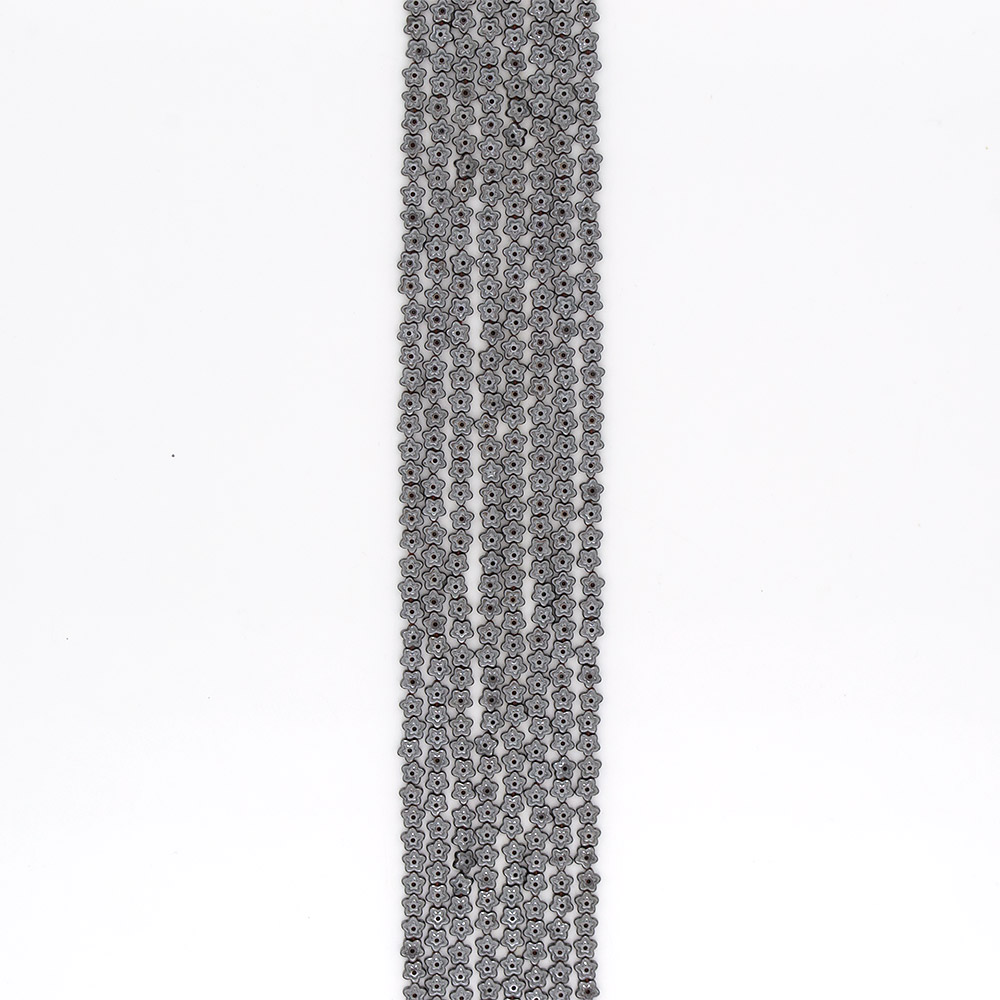 Фото товара гематит цветок 5*5*3 мм резной с отверстием 