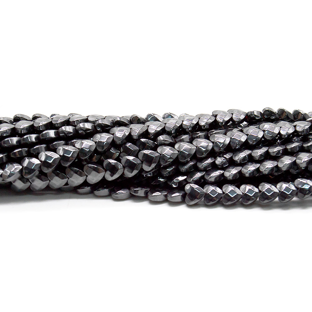 Фото товара гематит сердце грань 4*4 мм