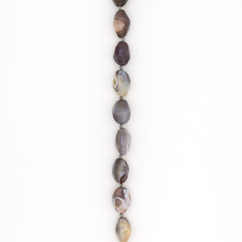 Фото товара агат ботсвана галтовка граненая 26*18 мм