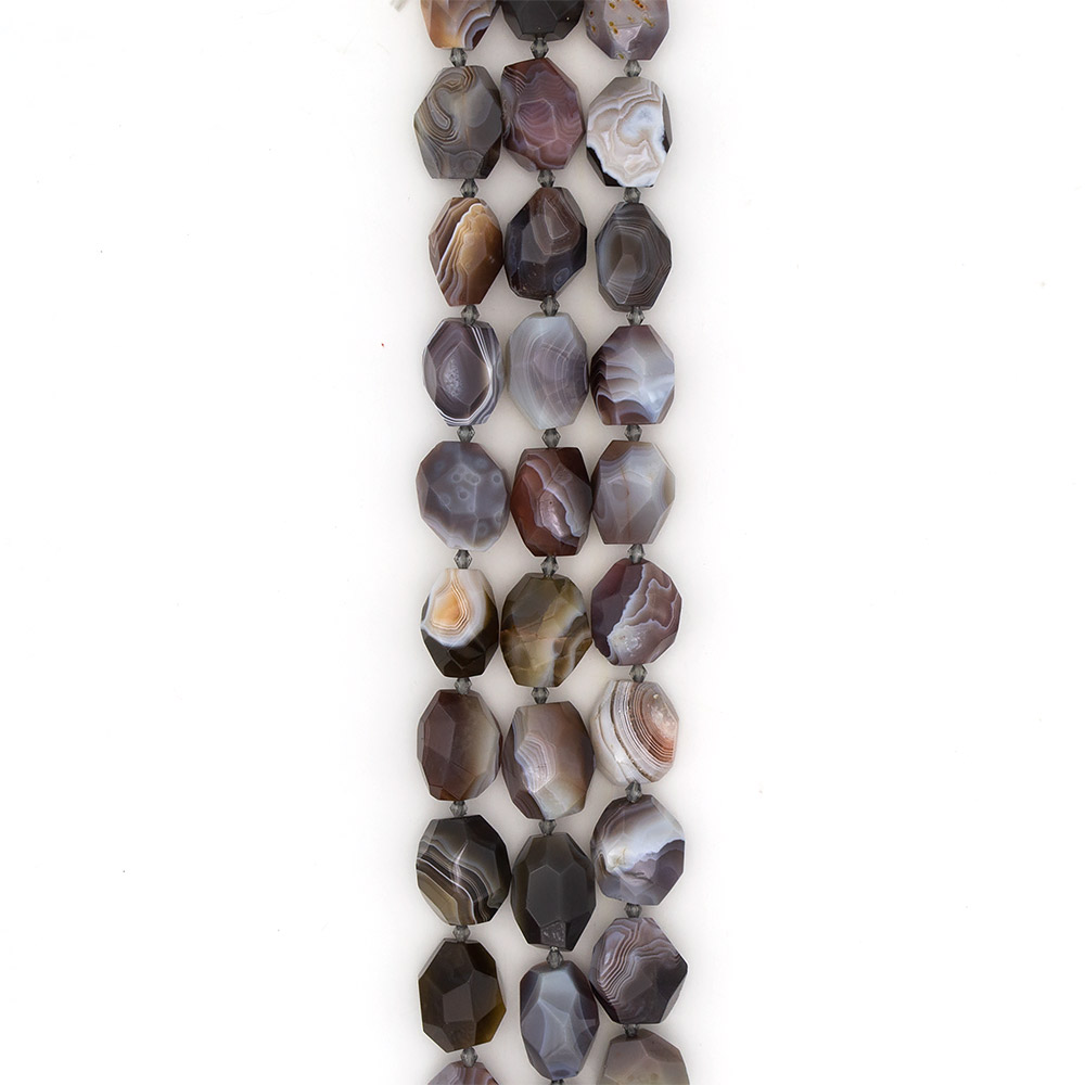 Фото товара агат ботсвана галтовка граненая 26*21 мм