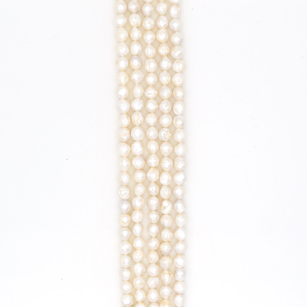 Фото товара жемчуг барочный белый круглый 10,5 мм