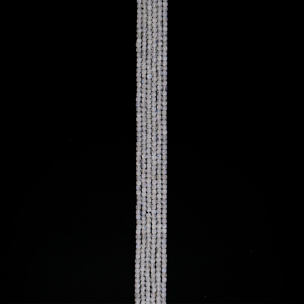 Фото товара лунный камень кубик грань 4*4 мм