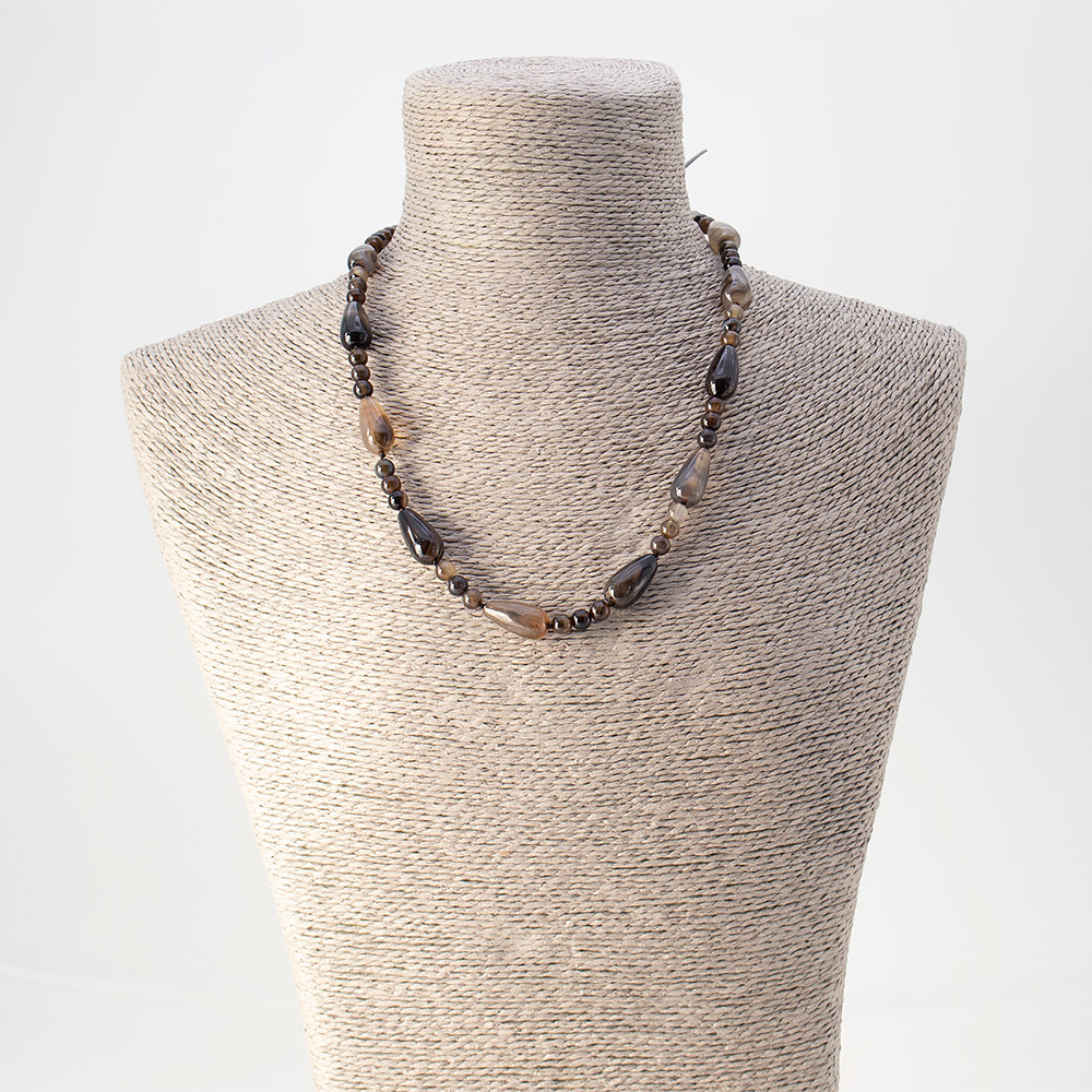 Фото товара бусы из агата черно-коричневого капля 14*10