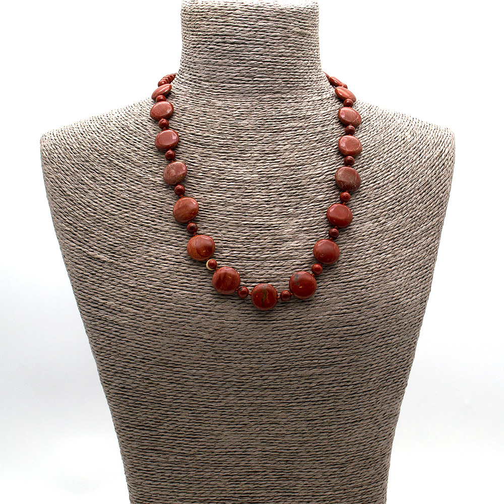 Фото товара бусы из яшмы кирпичной таблетка