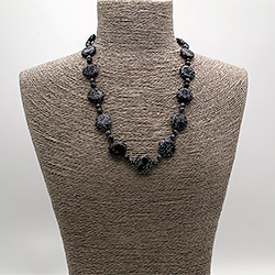 Фото товара бусы из обсидиана снежного таблетка