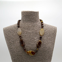 Фото товара бусы из агата светло-коричневого таблетка 40*20 мм