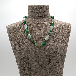 Бусы из агата тонированного зеленого таблетка овальная 25*13 мм