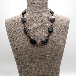 Бусы из агата черно-серого таблетка овальная 30*20 мм