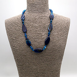 Бусы из агата тонированного темно-синего таблетка скошенная 31*17 мм