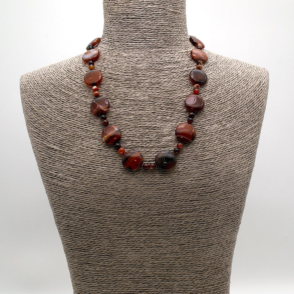 Фото товара бусы из сердолика темного таблетка