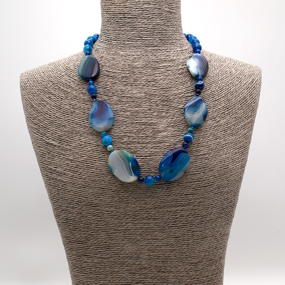 Фото товара бусы из агата тонированного темно-синего таблетка витая 34*25 мм