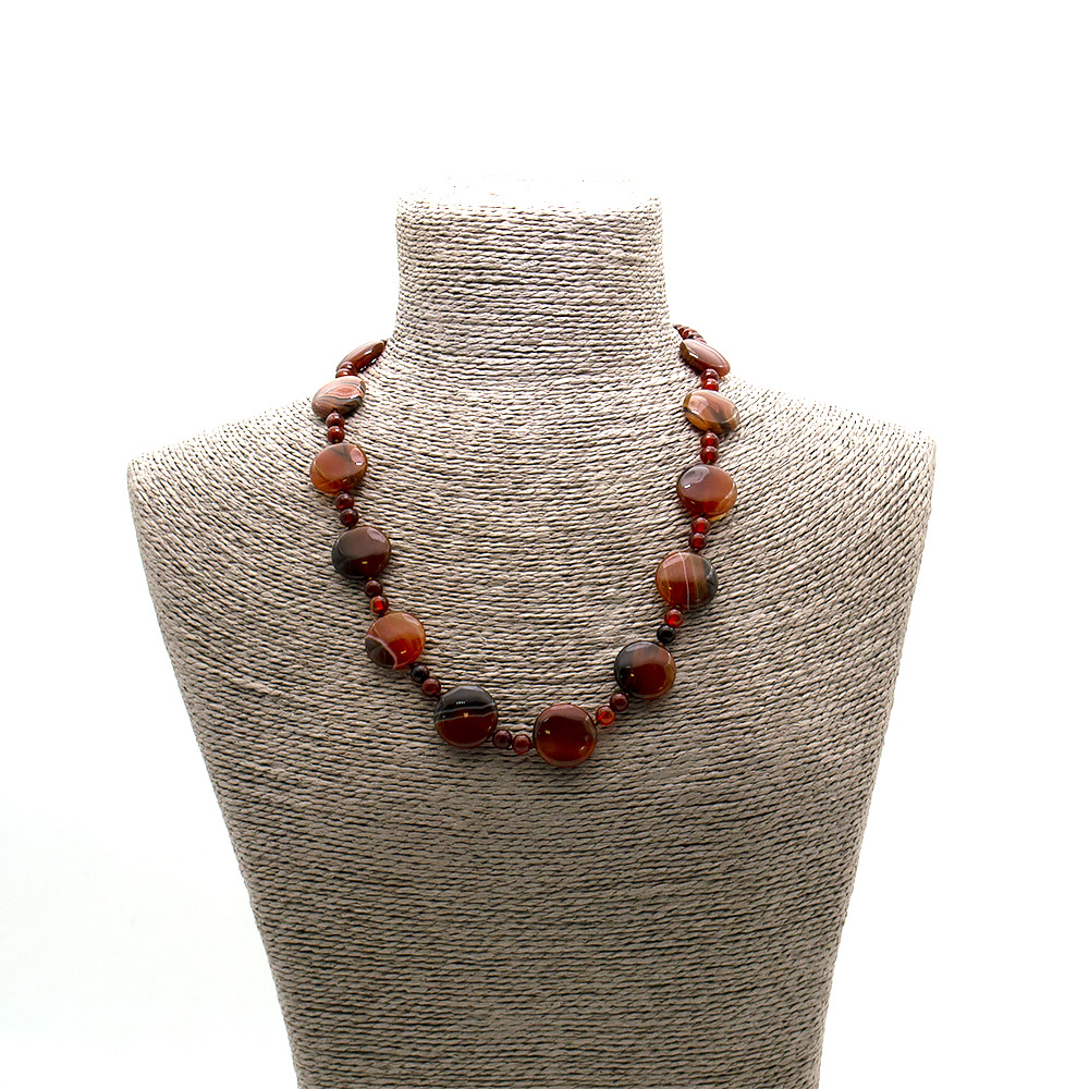 Фото товара бусы из сердолика темного таблетка