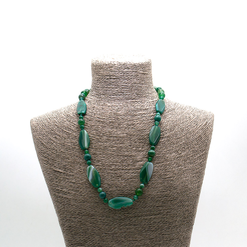 Фото товара бусы из агата тонированного зеленого таблетка скошенная 31*15 мм