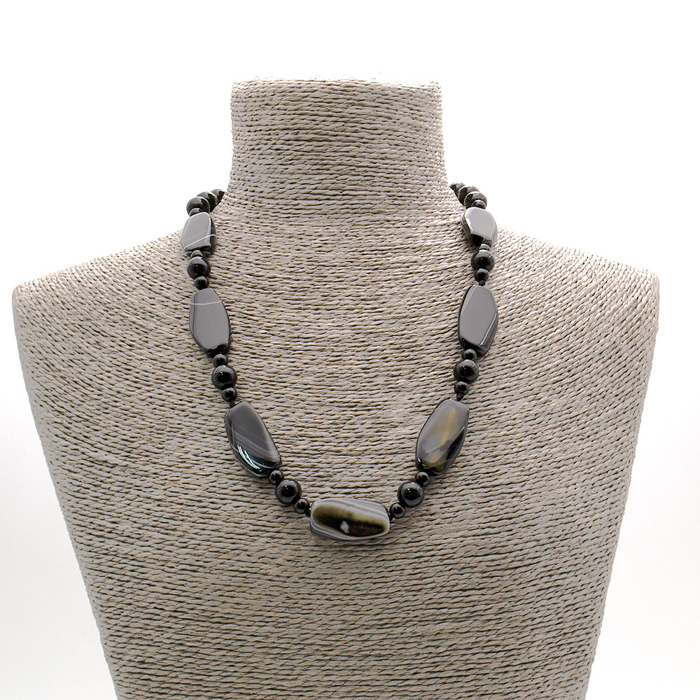 Фото товара бусы из агата черного таблетка скошенная 33*17 мм