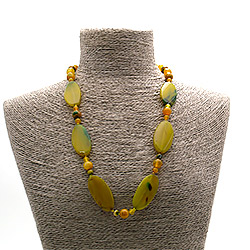 Фото товара бусы из агата цвет желто-зеленый таблетка витая 39*20 мм